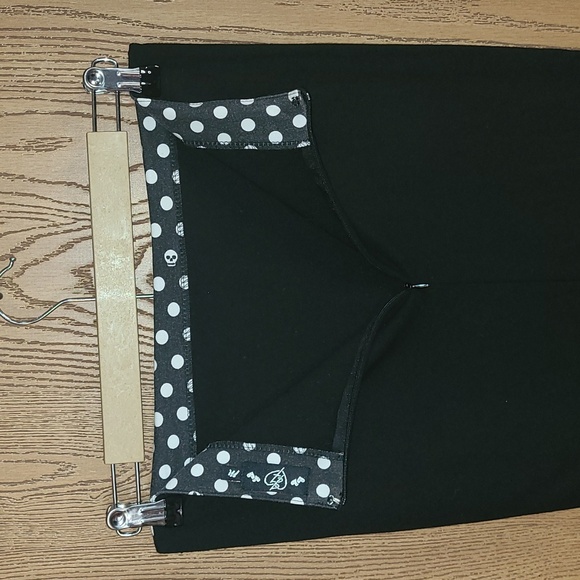 Black Skeleton Print Women's Skirt - Picture 3 of 4